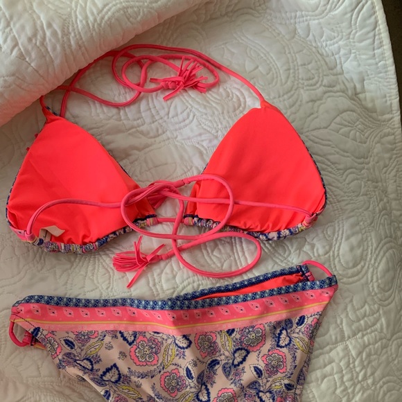 Bikini - Picture 3 of 5